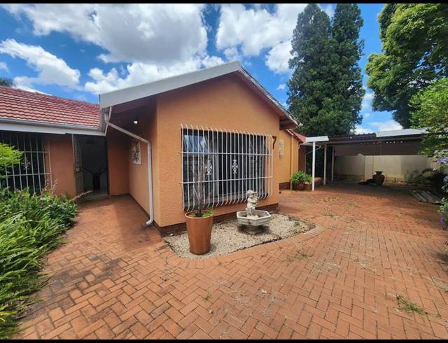 5 BEDROOM HOUSE FOR SALE IN VERWOERDPARK